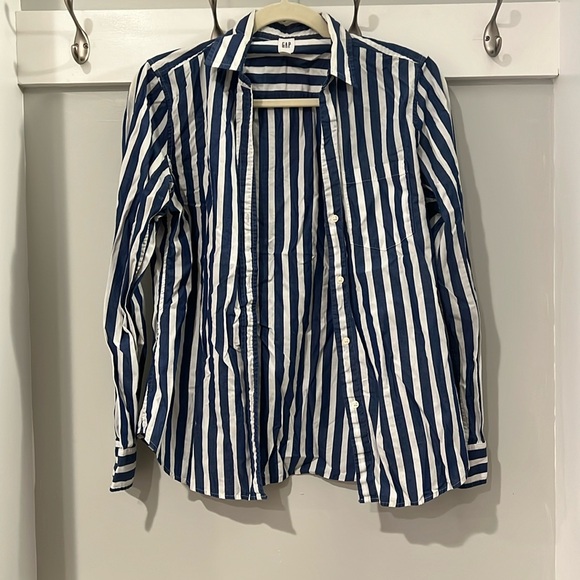 GAP Tops - GAP “The Classic Shirt”